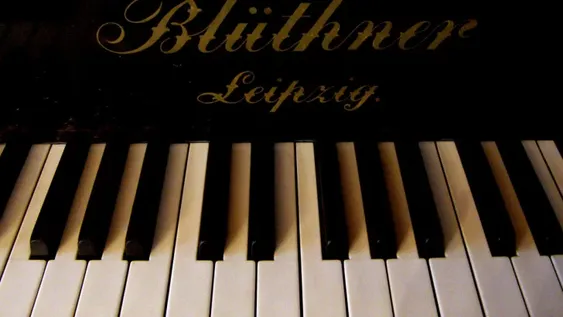 Un piano, tres mujeres