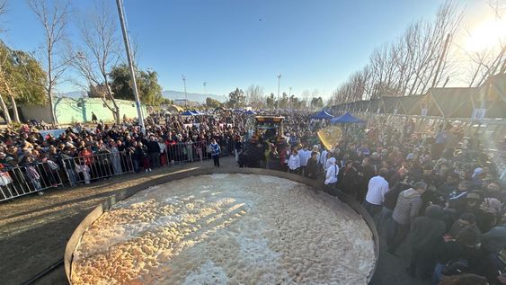 La semita más grande del mundo coronó la Fiesta de la Semita y el Pan Casero, en Rawson.