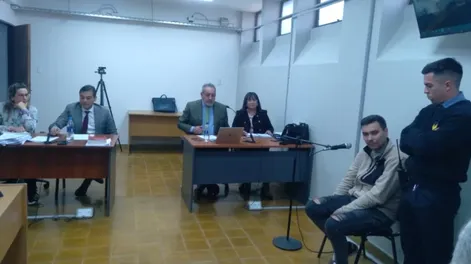 Alejandro Jofré (derecha) también enfrenta una investigación por anomalías en una licencia médicopsiquiátrica.