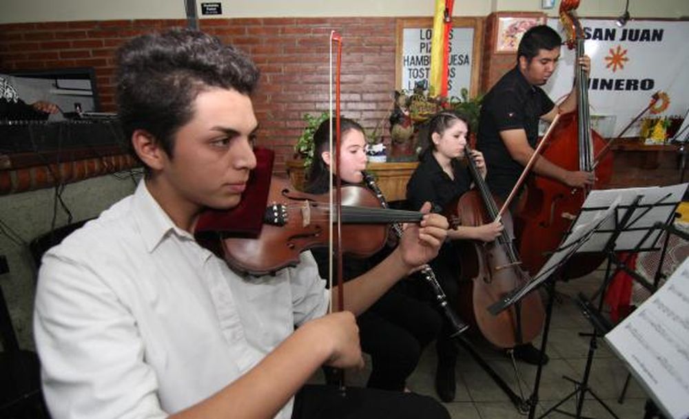 Un homenaje que incluyó el debut de una orquesta