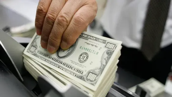 El dólar blue saltó $7 este martes en San Juan y cerró la jornada a $289
