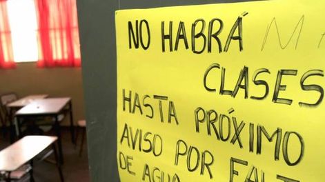 Seis días sin  clases por el  colapso de pozos