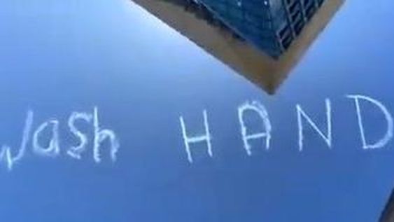 Un piloto escribió en el cielo: “laven sus manos”, en medio de la pandemia de coronavirus