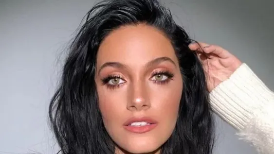 Oriana Sabatini abrió la temporada de las microbikinis “taparrabo” y llamó la atención un detalle íntimo