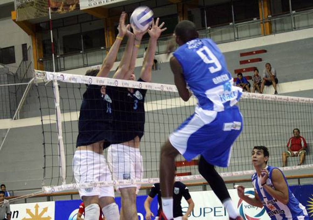 Obras volvió al triunfo y sueña con los playoff