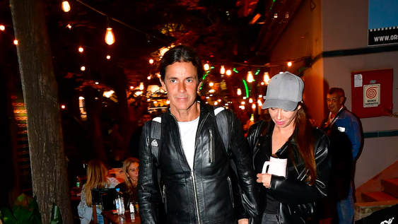 mariano martinez oficializo su romance con una joven cordobesa: caminatas de la mano en la city portena