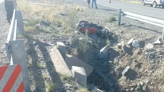 Se va de un festejo, parte en moto y horas después su hermano lo encuentra muerto