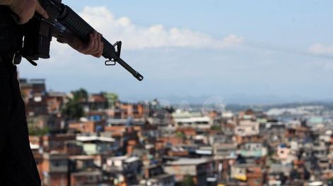 Río de Janeiro pagará US$ 1.000 a cada policía que confisque un fusil a narcos