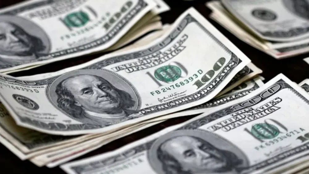 El dólar recortó su caída y bajó 30 centavos para ubicarse en $30,42