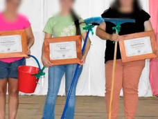 La celebración por el Día Internacional de la Mujer terminó opacada por una polémica en Misiones, donde se entregaron escobas, baldes y escurridores en un evento organizado por la municipalidad de Colonia Aurora. La celebración por el Día Internacional de la Mujer terminó opacada por una polémica en Misiones, donde se entregaron escobas, baldes y escurridores en un evento organizado por la municipalidad de Colonia Aurora.