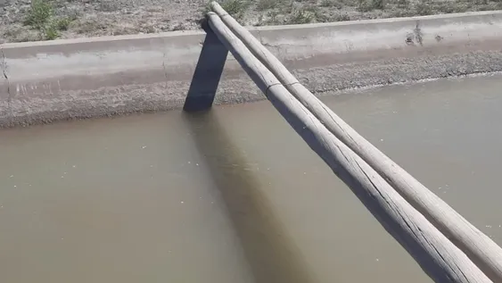 Una nena hipoacúsica cayó a un canal en Sarmiento y falleció