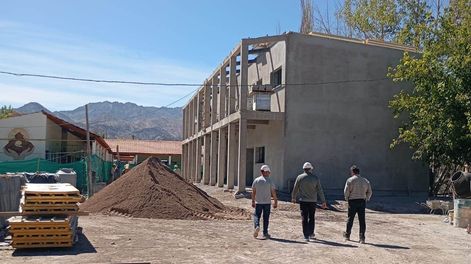 La obra de la Escuela Técnica Manuel Savio, en Calingasta, se lleva a cabo con fondos provenientes del Fideicomiso Minero y tiene un 65% de avance.