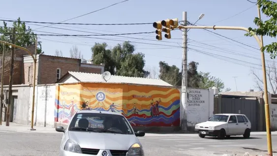 General Acha y Progreso, la esquina donde más pasan el semáforo en rojo