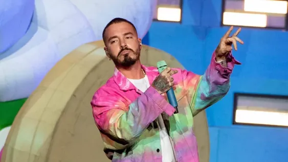 J Balvin el músico urbano con más números 1 en la historia de Billboard