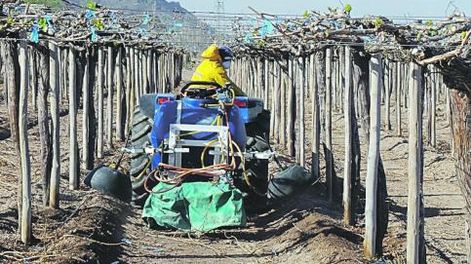 Uso correcto de un tractor e implementos en forma grupal