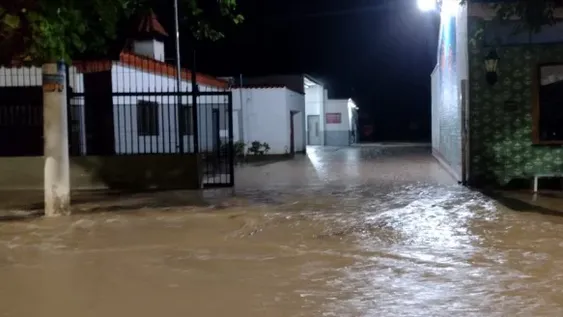 Por la creciente en Calingasta más de 80 casas se vieron afectadas y 8 familias fueron evacuadas