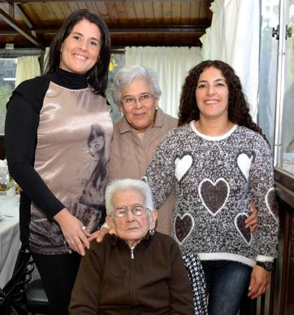 Cien velitas para Feliza Arredondo