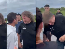 Marcelo Segura dándole un cabezazo al diputado de LLA, Federico Pelli. Marcelo Segura dándole un cabezazo al diputado de LLA, Federico Pelli.