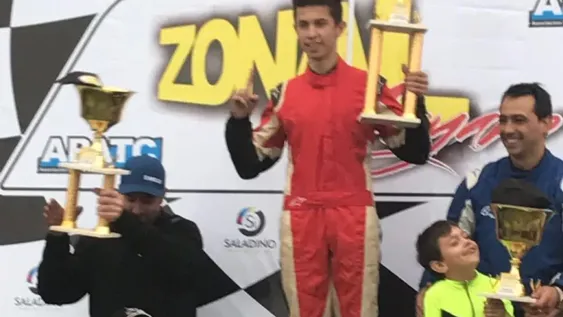 Tobías Martínez, con copa nueva