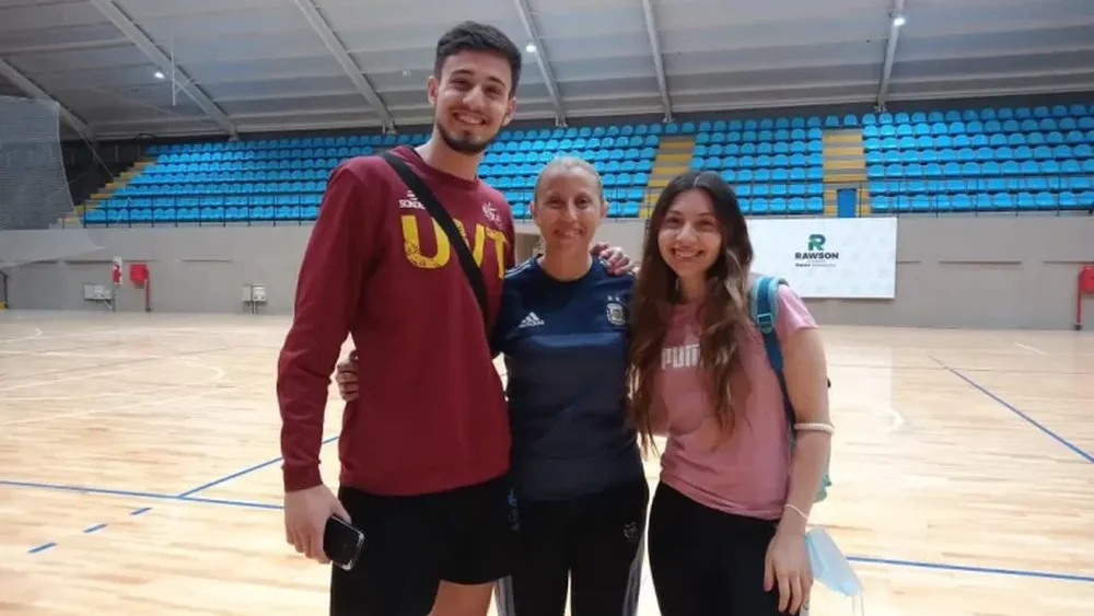 Alamino, el exfutbolista que arrancó en el vóley por una casualidad