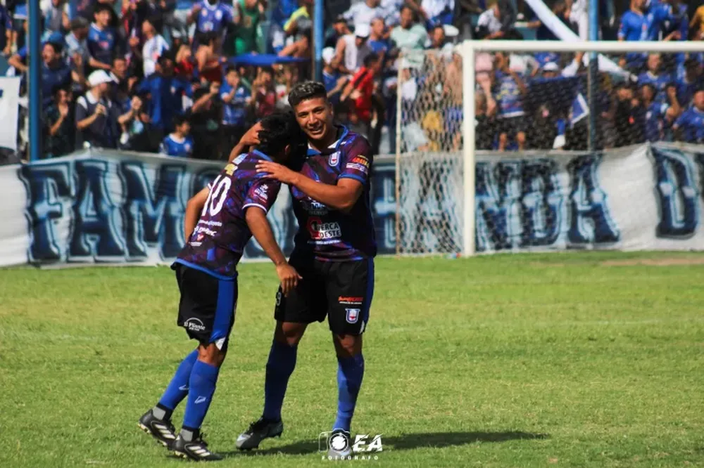 Talento y goles. Pérez y Riveros son clave en el esquema ofensivo de Unión que este domingo recibirá a Peñaflor.