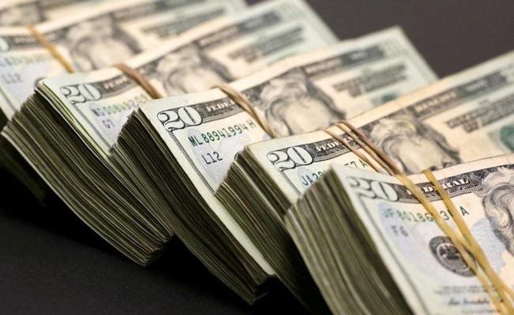 Las tasas altas hicieron retroceder el dólar 27 centavos en la semana: cerró a $28,04
