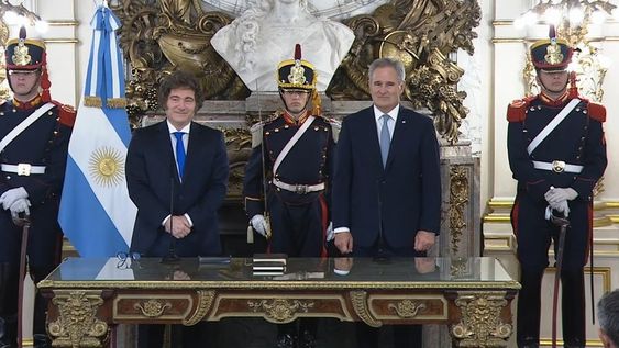 Javier Milei le tomó juramento a Pablo Quirno como nuevo Canciller
