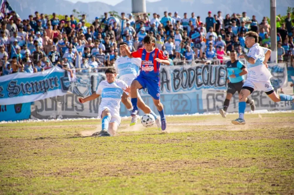 Postergado. El partido final entre Villa Hipódromo y Defensores de Argentinos no tiene fecha aún por decisión del Consejo de la Primera B local.