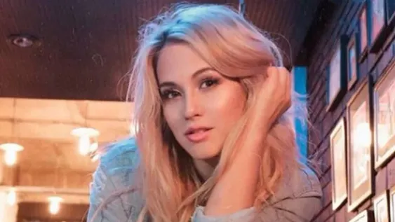 ¡Chubaca style! Flor Vigna se abrigó con un peluche pero se olvidó la ropa interior