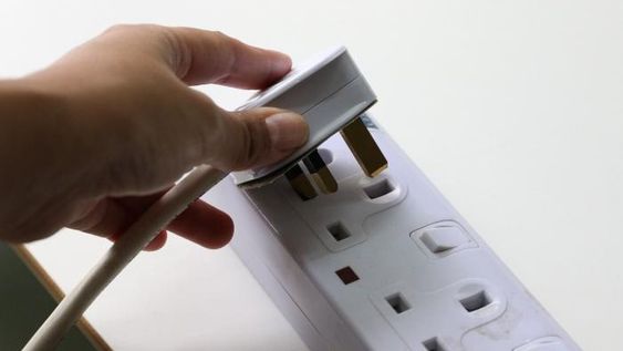 Un nene de 6 años se salvó de lo peor al sufrir la descarga eléctrica de un enchufe