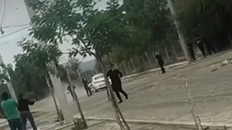 Tarde de tensión en un barrio de Caucete: atacaron a piedrazos a la Policía y hubo disparos al aire