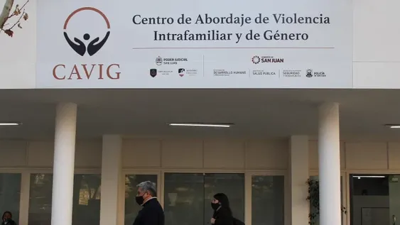 Violó a su pareja delante de sus hijos y abusó de una de las menores: 14 años de cárcel