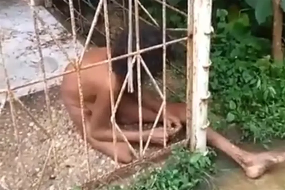 México: encuentran a una mujer que vivió 15 años encerrada en una jaula