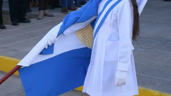 Una de las nenas de las Residencias del Estado resultó Abanderada de la insignia nacional, mientras que otros 5 chicos resultaron escoltas de las  banderas Nacional, Provincial y Ciudadana.