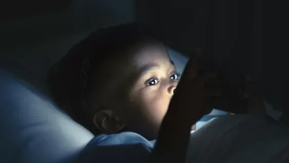 Exceso de pantallas: los problemas que inevitablemente afectarán al organismo