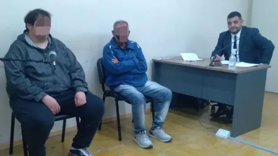Los acusados (izquierda) estuvieron algunos días presos al comenzar la investigación que, para Fiscalía, no demostró que ambos hubieran agredido sexualmente a su pariente.