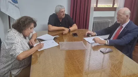 Sara García (AMET), Sergio Romero (UDA) y Fabián Feldman (CEA), en la reunión que mantuvieron en la CGT