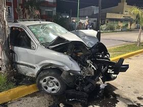 Un violento choque entre tres vehículos terminó con la vida de un bebé recién nacido