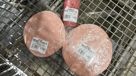 Atraparon a dos mujeres por intentar robar fiambre en un mayorista