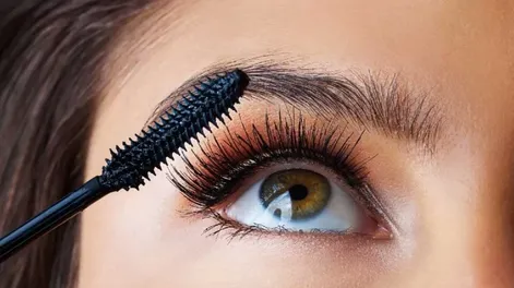 ANMAT prohibió la venta de un producto para cejas y pestañas