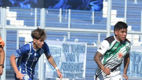 Salida. Maxi Galván juega ante la marca de Alberti. San Martín perdió en Mendoza en el Torneo Proyección.