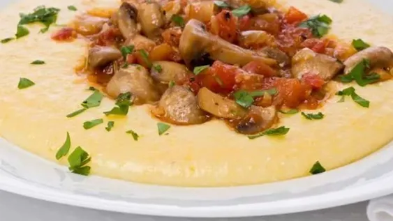 El paso a paso para preparar polenta bien cremosa