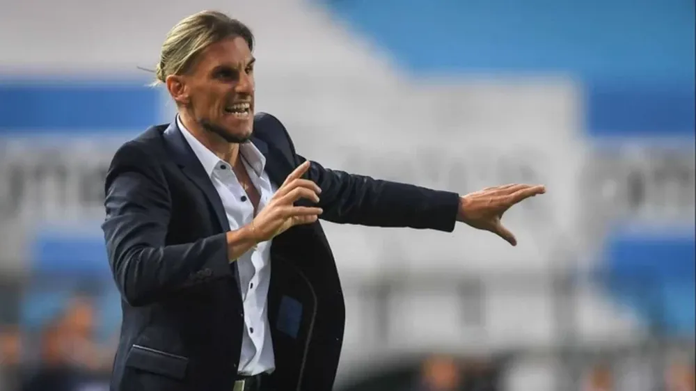 Racing perdió feo con Arsenal y se complica el futuro de Beccacece