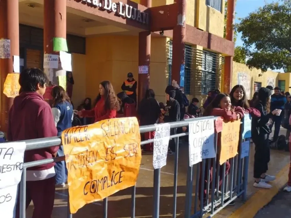 Colegio Luján: Educación cuestionó a docentes que se quejaron por darles voz a los alumnos