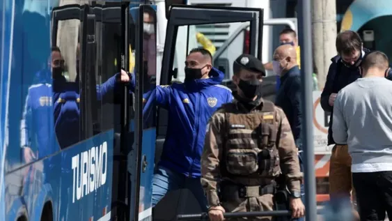 Boca regresa al país luego de estar en una comisaría tras protagonizar gravísimos incidentes en Brasil