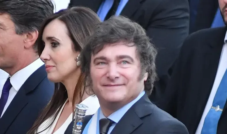Milei dijo que mantendrá “absolutamente” el DNU y deseó que en 2024 se pueda “reconstruir” el país