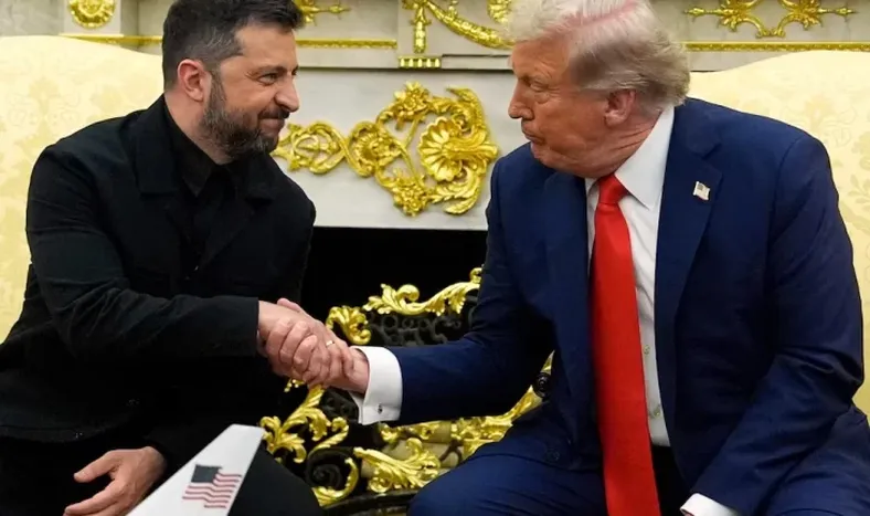 Donald Trump y Volodimir Zelensky.-