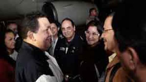 Chávez regresó a Venezuela luego del tratamiento y los rumores