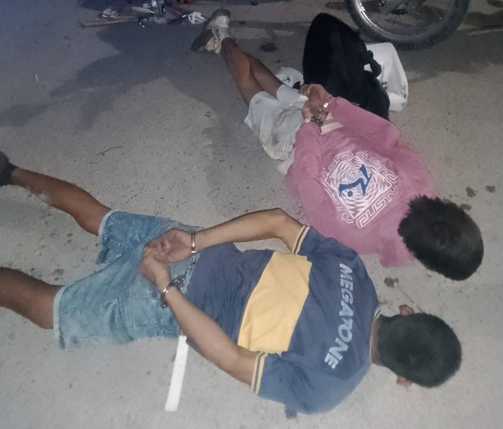 Escapaban de la Policía en San Juan y uno cargaba algo increíble: un inodoro Ferrum envuelto en una tela negra. Cómo terminó el insólito operativo.