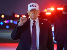 El presidente de Estados Unidos, Donald Trump, en su llegada al aeropuerto internacional de Palm Beach, Florida. El presidente de Estados Unidos, Donald Trump, en su llegada al aeropuerto internacional de Palm Beach, Florida.